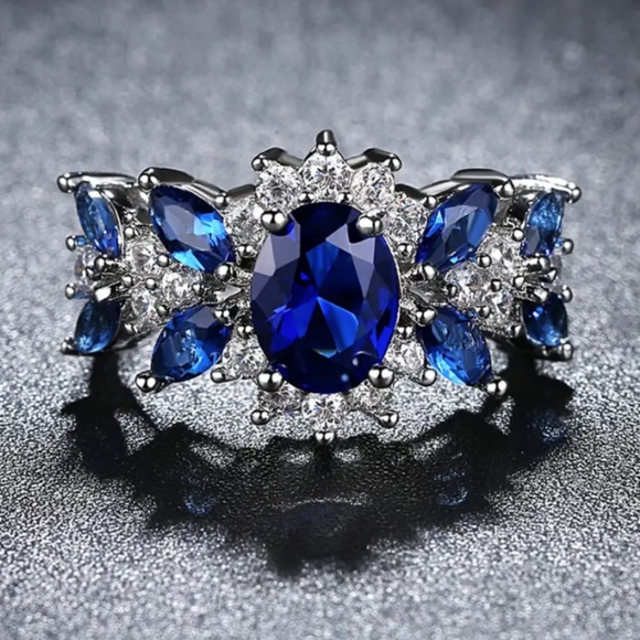 NEW COSTUME JEWELRY FASHION RING BLUE ZIRCON RHINESTONES SILVER BAND SIZE 6 - Picture 1 of 5
